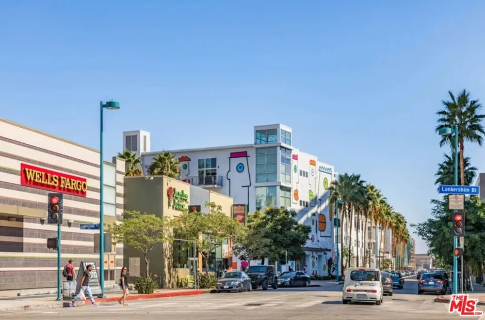 5226 Satsuma Avenue North Hollywood, CA 91601