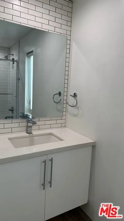 5226 Satsuma Avenue North Hollywood, CA 91601