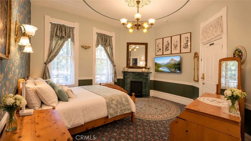 225 N Lima St #101 Sierra Madre, CA 91024