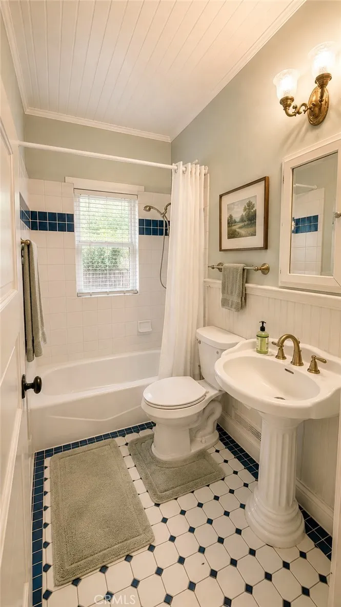 225 N Lima St #101 Sierra Madre, CA 91024