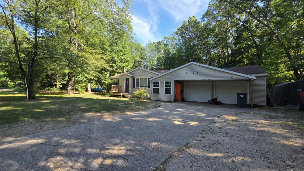 6141 Bell Road Whitehall, MI 49461
