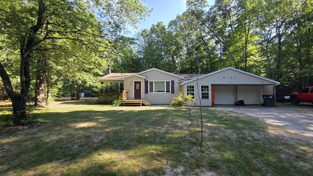 6141 Bell Road Whitehall, MI 49461