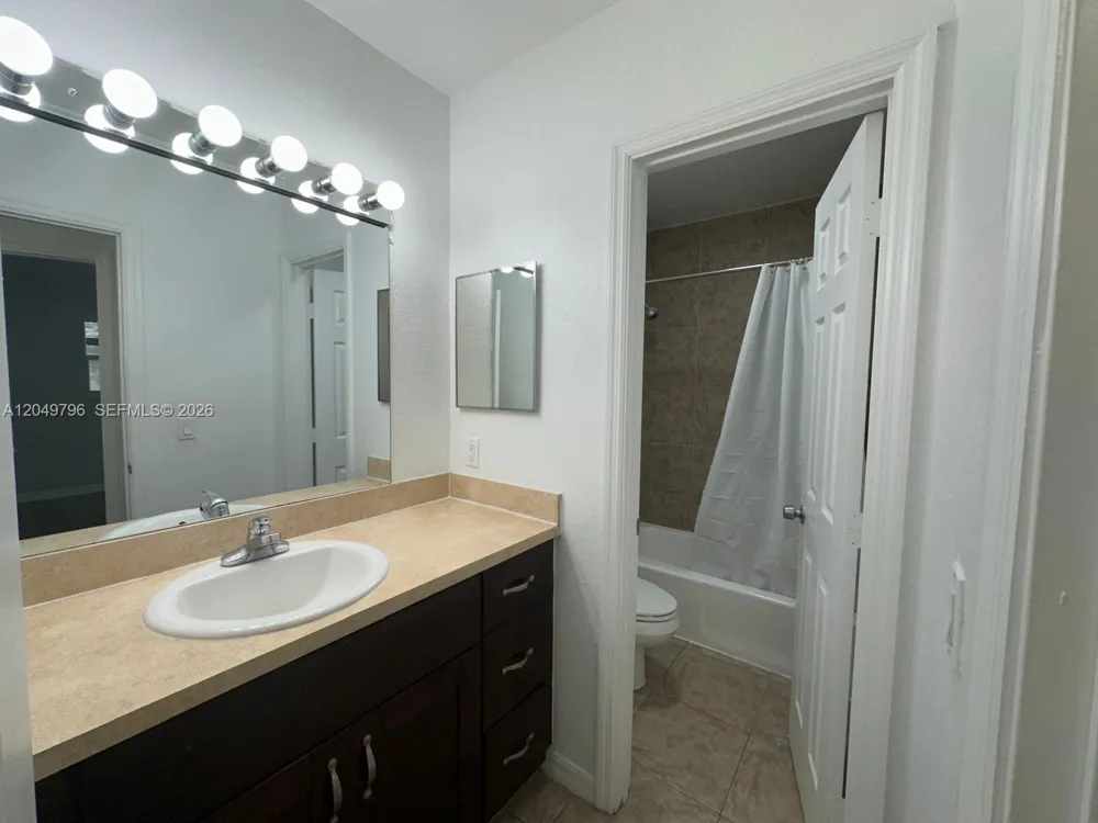 2640 NE 8th Ave #17 Wilton Manors, FL 33334