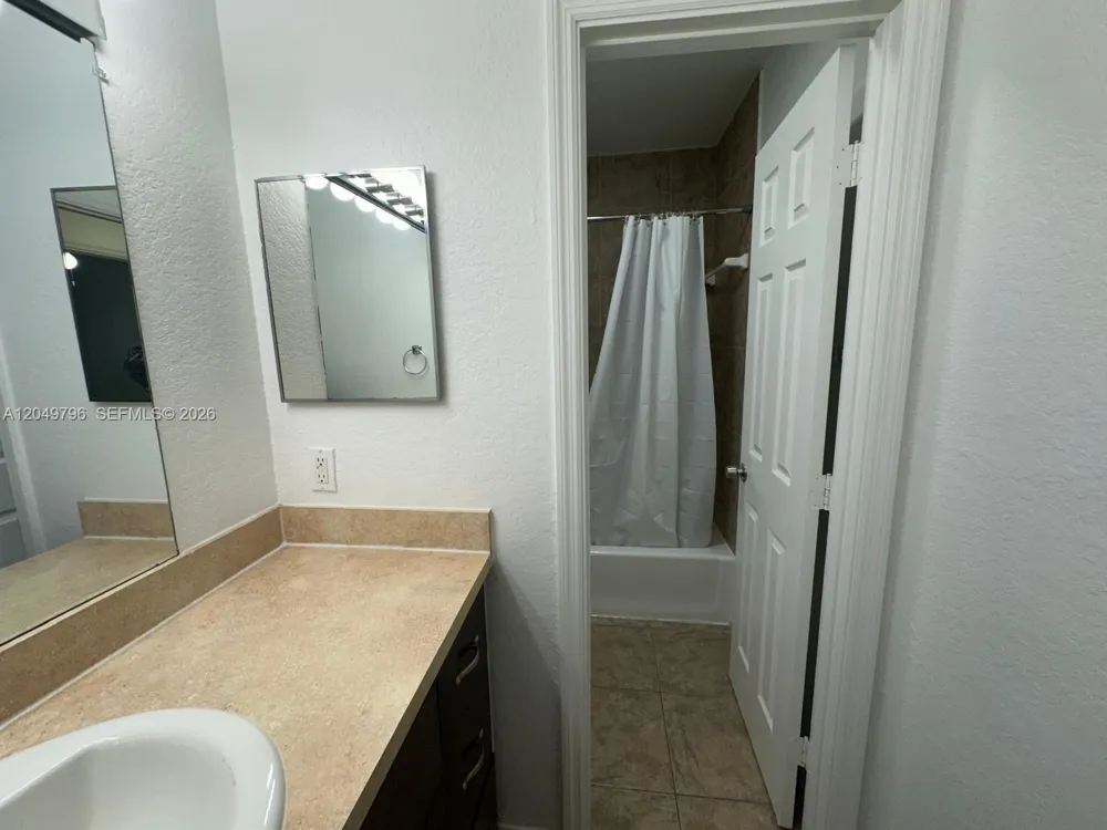 2640 NE 8th Ave #17 Wilton Manors, FL 33334