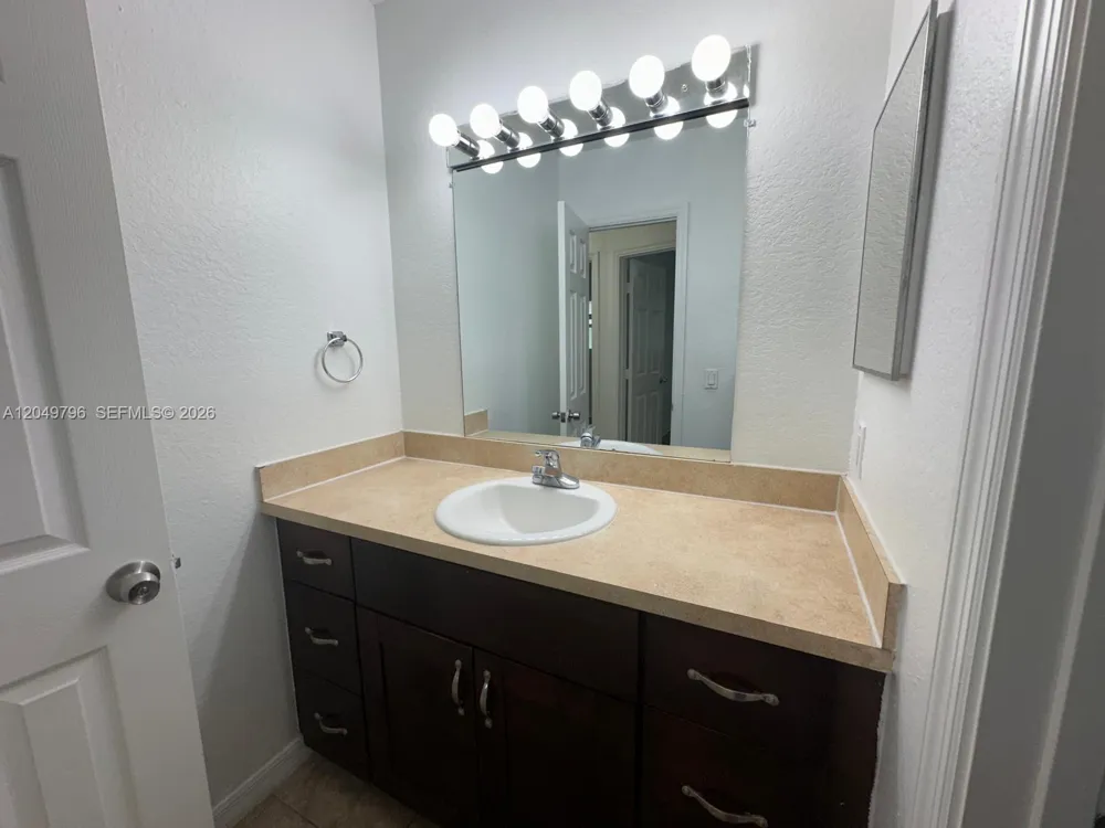 2640 NE 8th Ave #17 Wilton Manors, FL 33334
