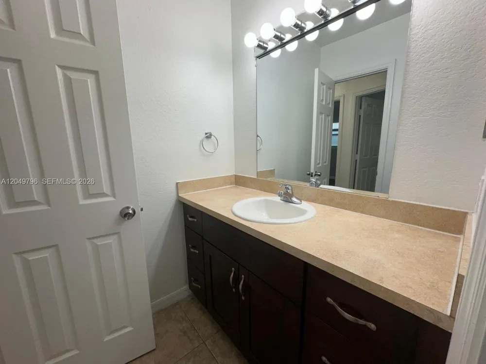 2640 NE 8th Ave #17 Wilton Manors, FL 33334