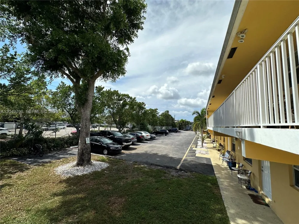 2640 NE 8th Ave #17 Wilton Manors, FL 33334