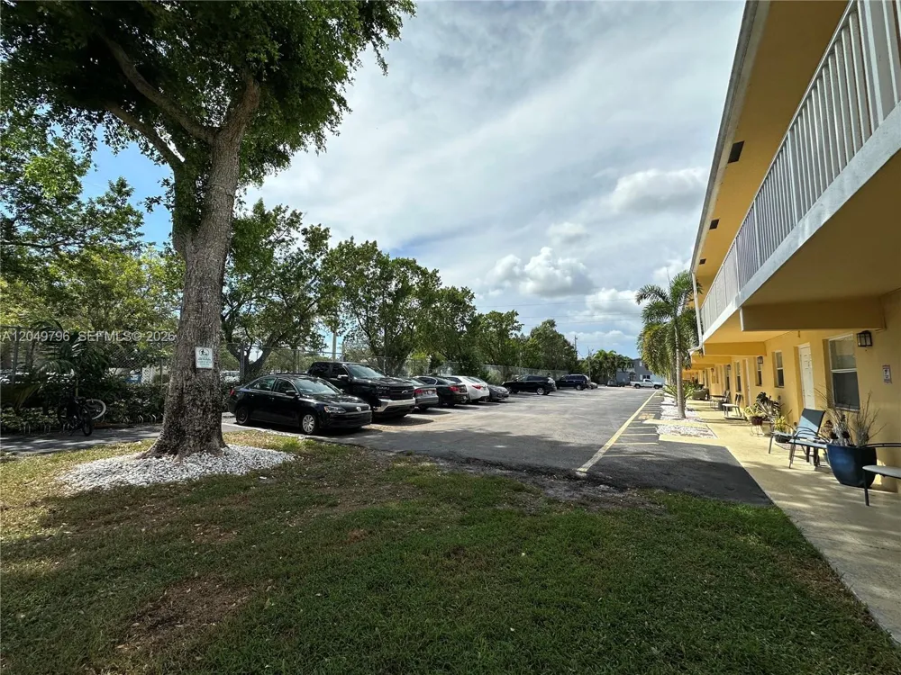 2640 NE 8th Ave #17 Wilton Manors, FL 33334