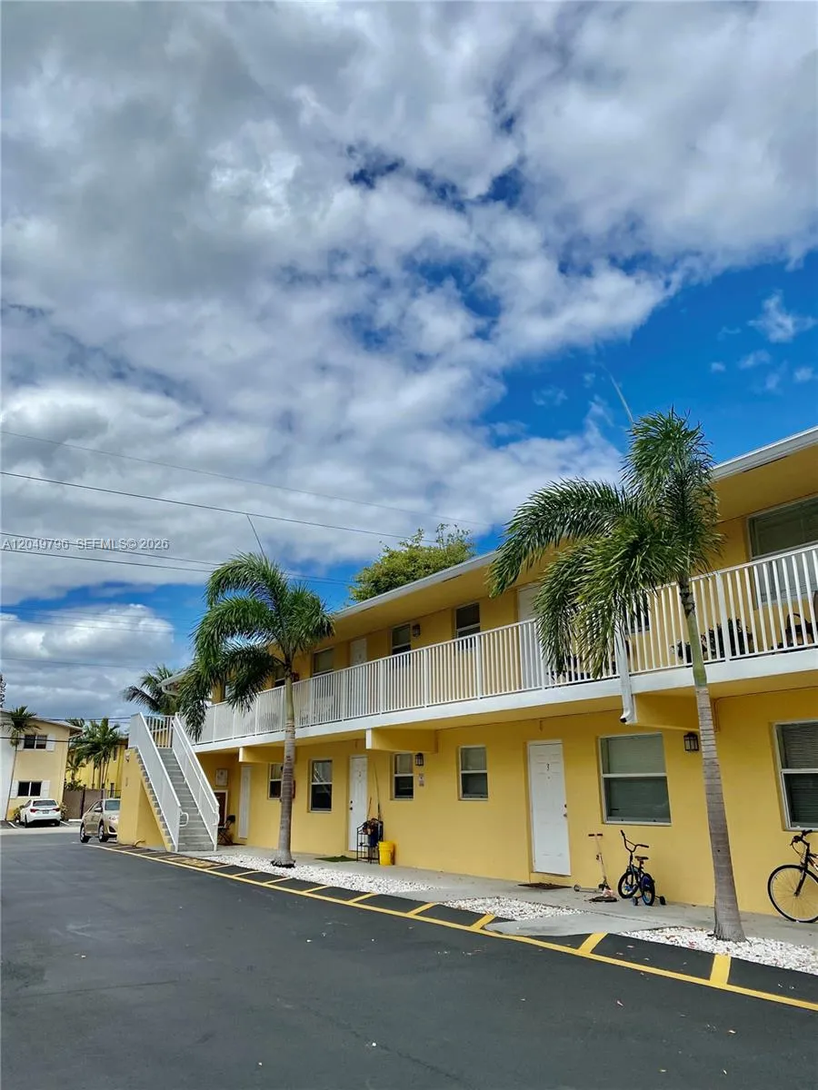 2640 NE 8th Ave #17 Wilton Manors, FL 33334
