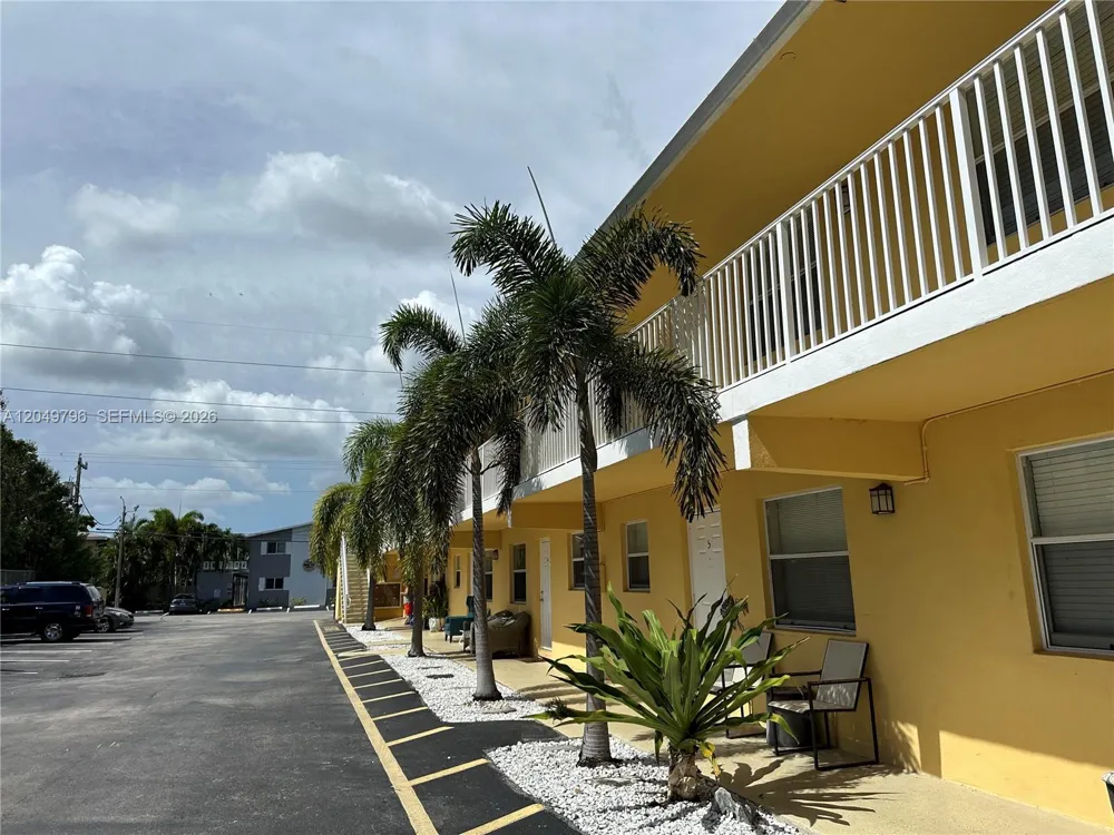 2640 NE 8th Ave #17 Wilton Manors, FL 33334