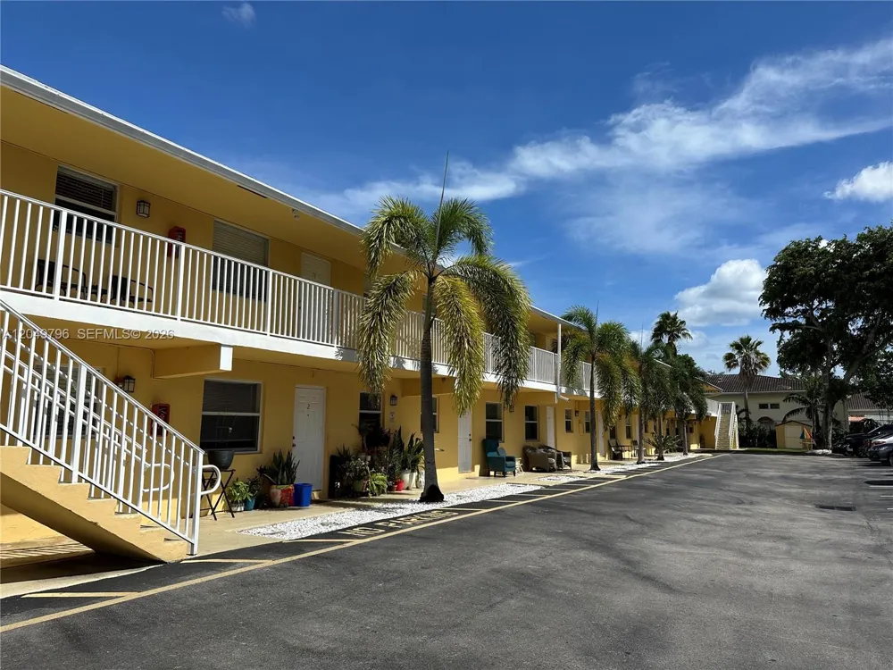 2640 NE 8th Ave #17 Wilton Manors, FL 33334