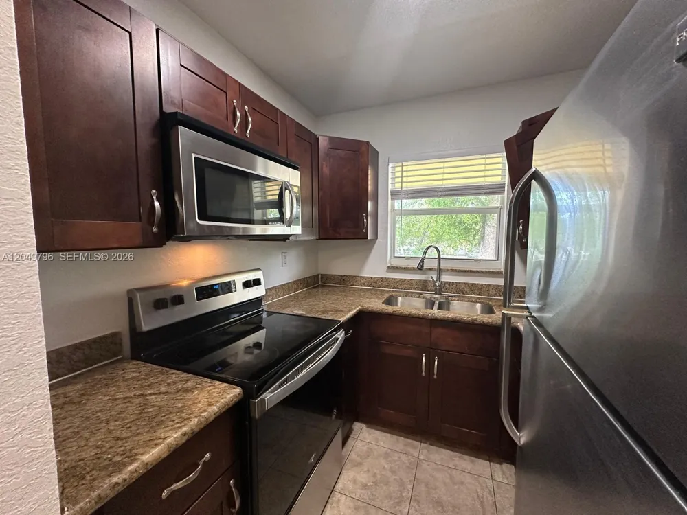 2640 NE 8th Ave #17 Wilton Manors, FL 33334
