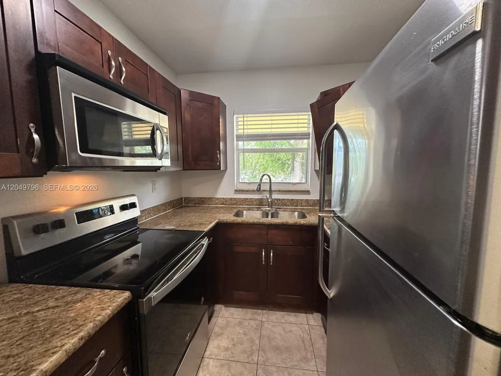 2640 NE 8th Ave #17 Wilton Manors, FL 33334