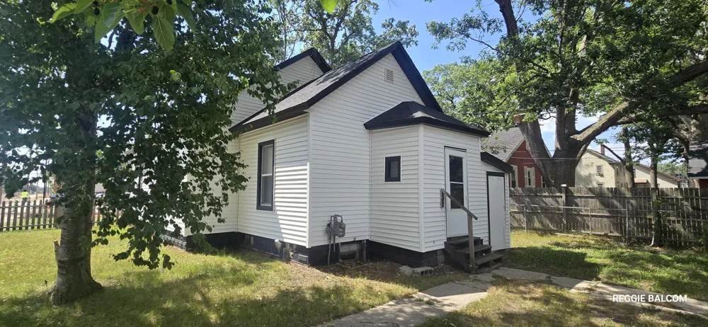 2744 8th Street Muskegon Heights, MI 49444