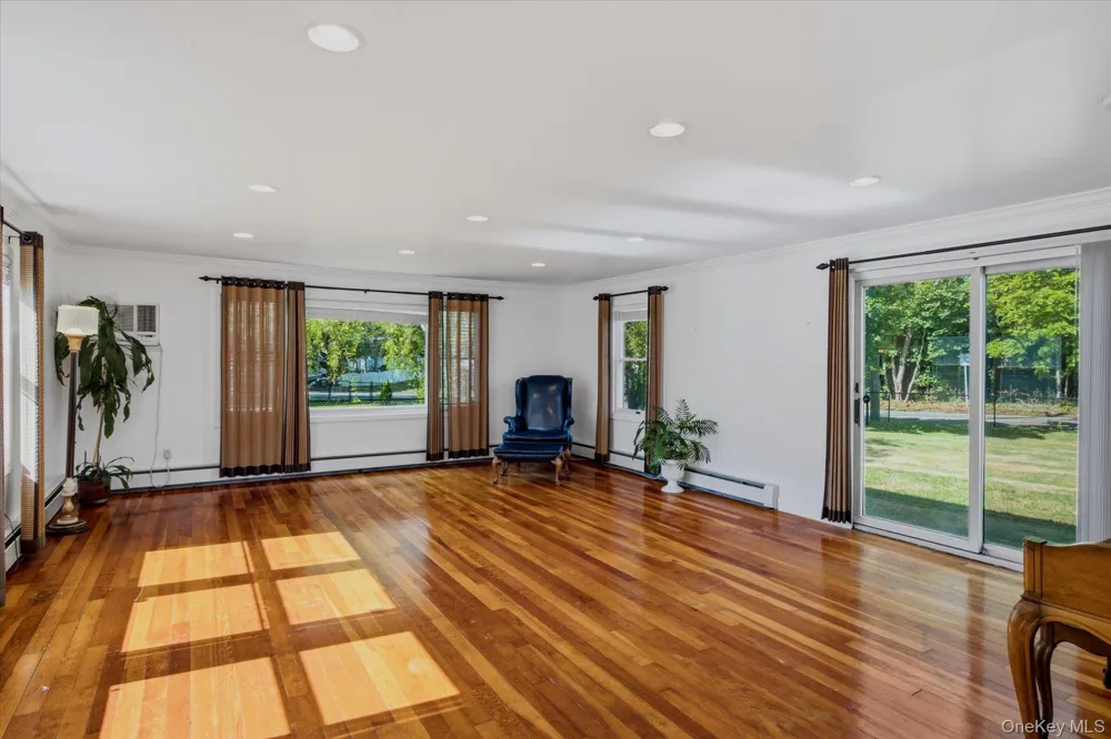 498 Miller Place Road Miller Place, NY 11764