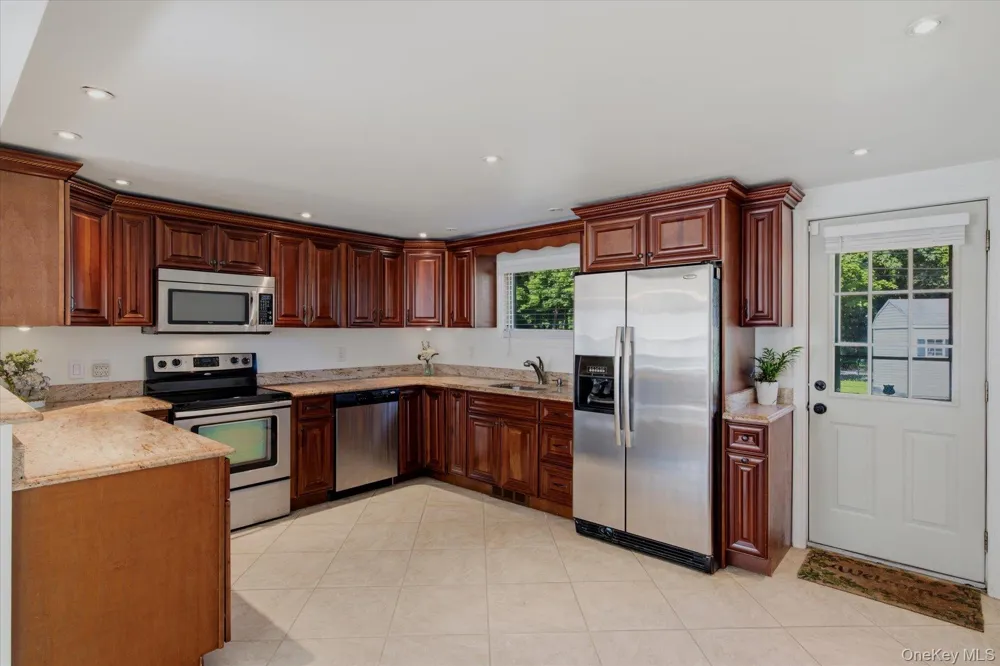 498 Miller Place Road Miller Place, NY 11764