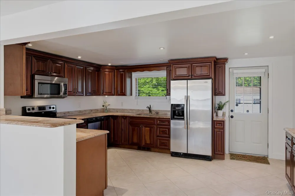 498 Miller Place Road Miller Place, NY 11764