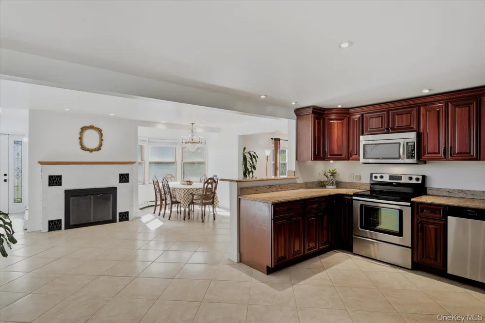 498 Miller Place Road Miller Place, NY 11764