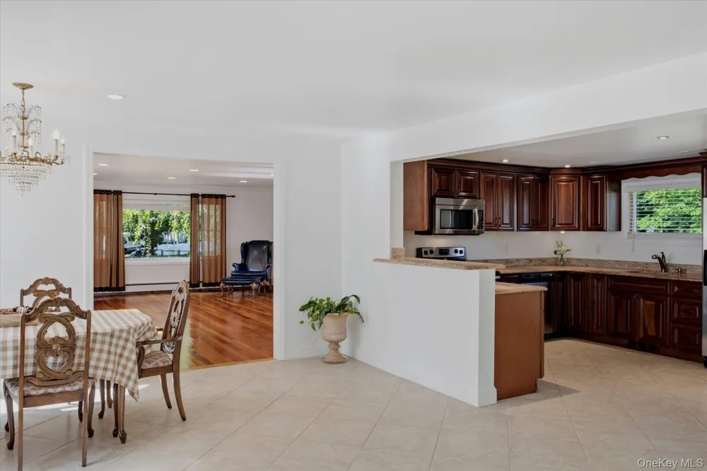 498 Miller Place Road Miller Place, NY 11764
