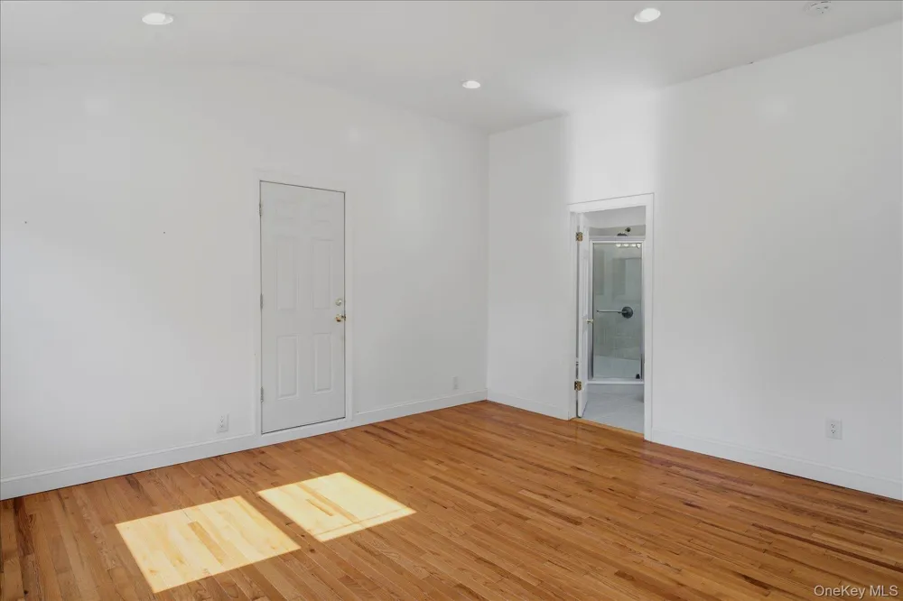 498 Miller Place Road Miller Place, NY 11764