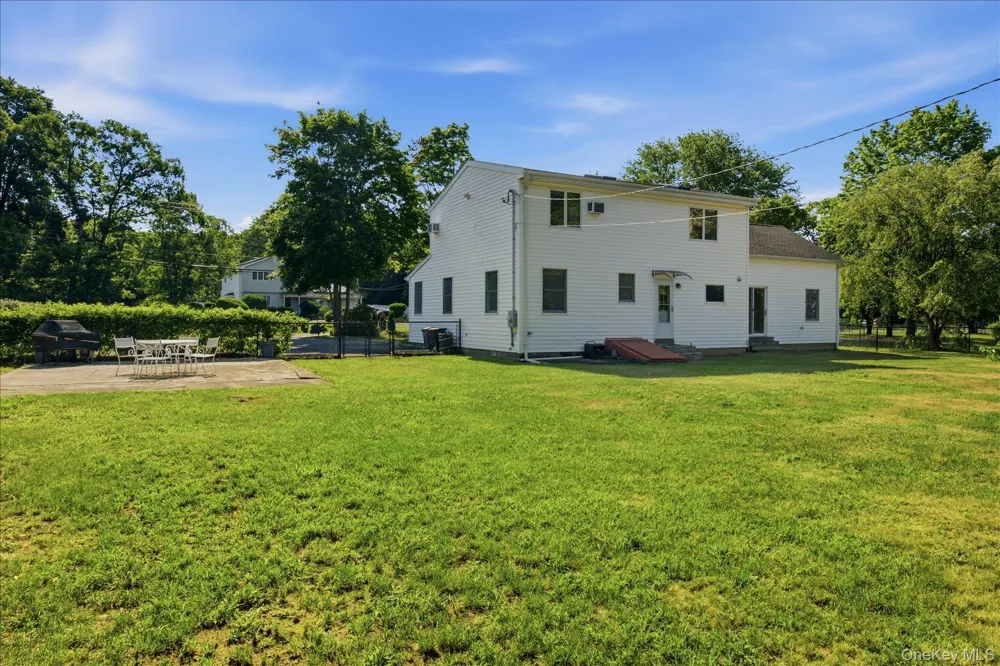 498 Miller Place Road Miller Place, NY 11764