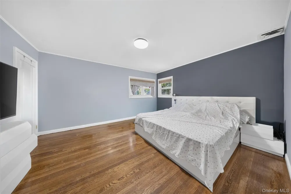 218-21 Stewart Road Hollis Hills, NY 11427