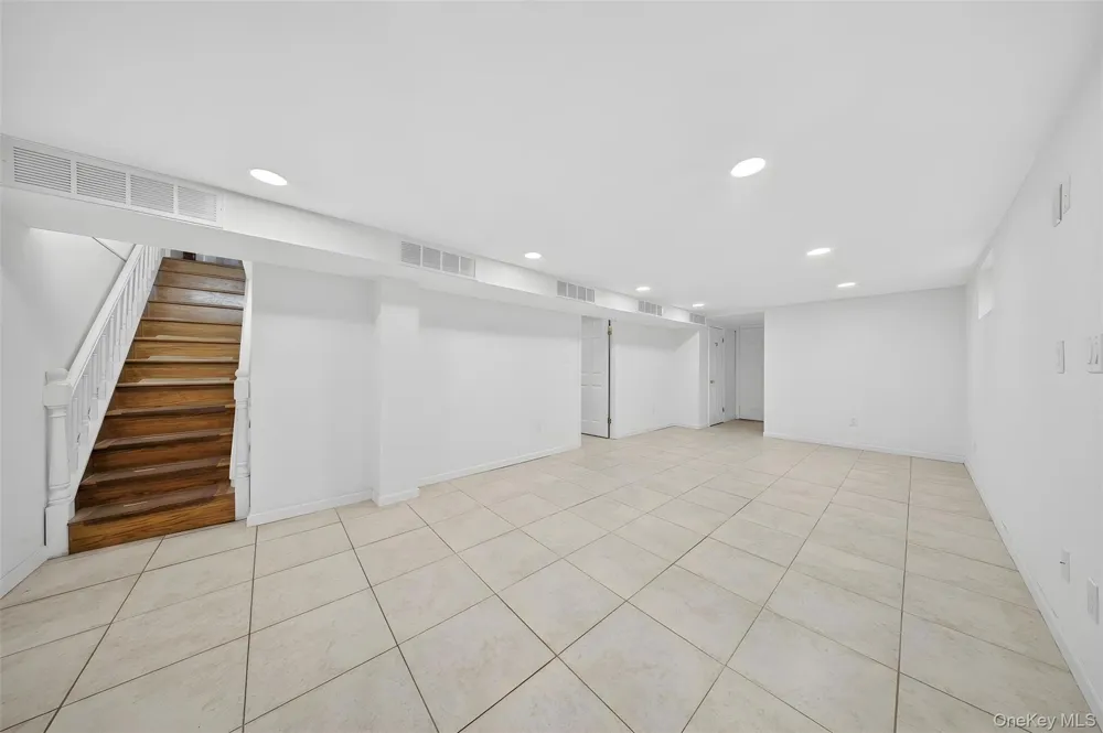 218-21 Stewart Road Hollis Hills, NY 11427