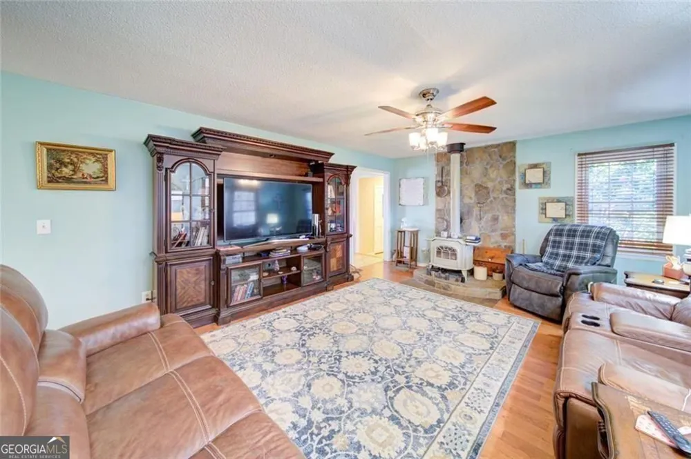 1268 Riverbend RD Demorest, GA 30535