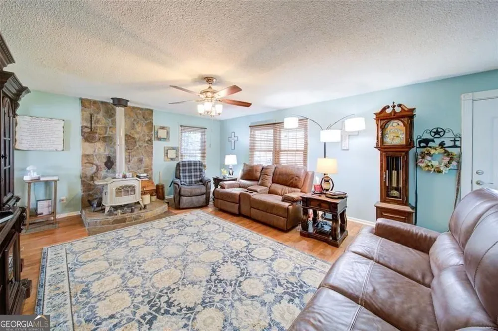 1268 Riverbend RD Demorest, GA 30535