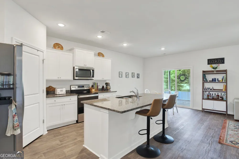381 Hogan DR Richmond Hill, GA 31324