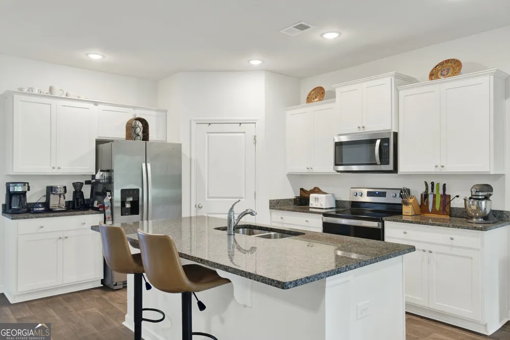 381 Hogan DR Richmond Hill, GA 31324