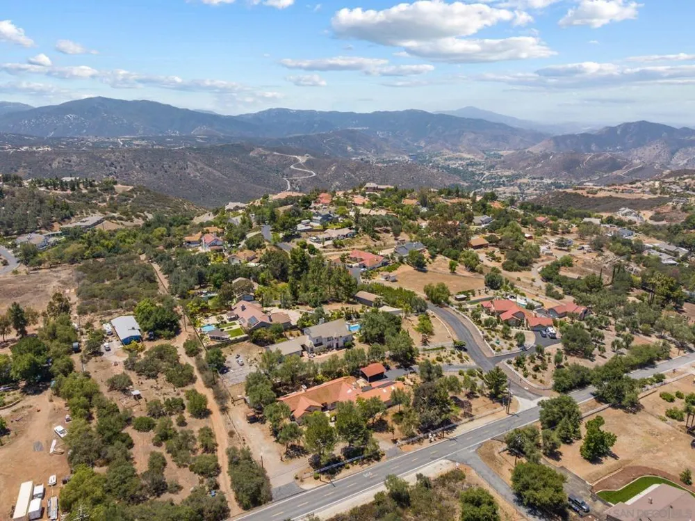 579 Alpine Trail Rd. Alpine, CA 91901
