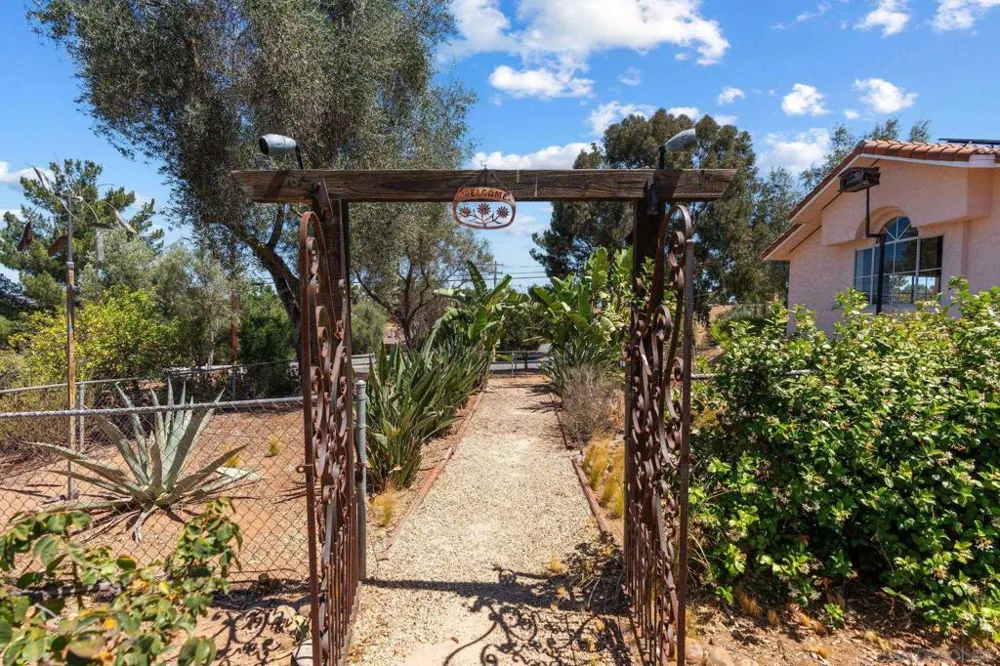 579 Alpine Trail Rd. Alpine, CA 91901