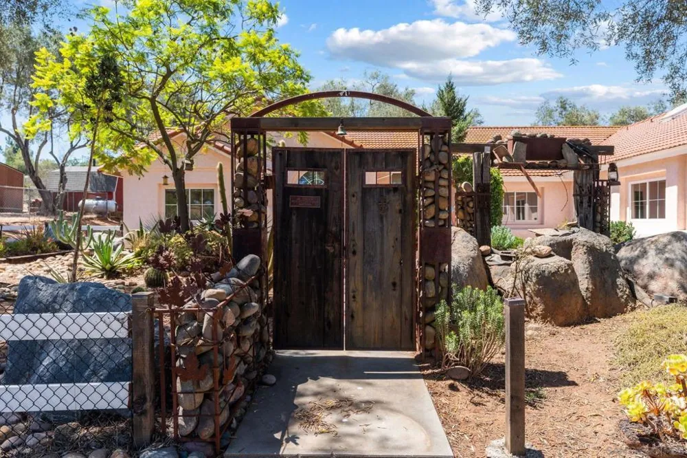579 Alpine Trail Rd. Alpine, CA 91901