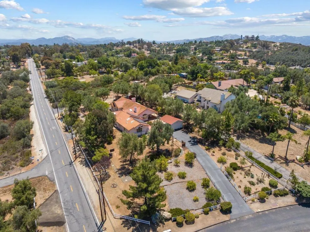579 Alpine Trail Rd. Alpine, CA 91901