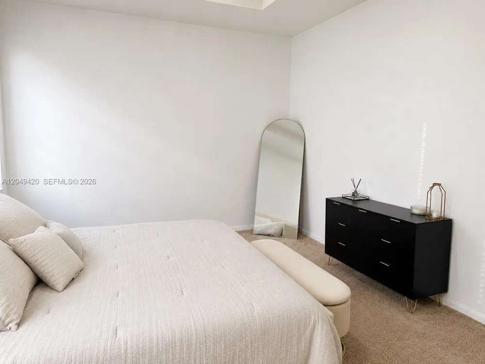 19316 NE 8th Ct Miami, FL 33179