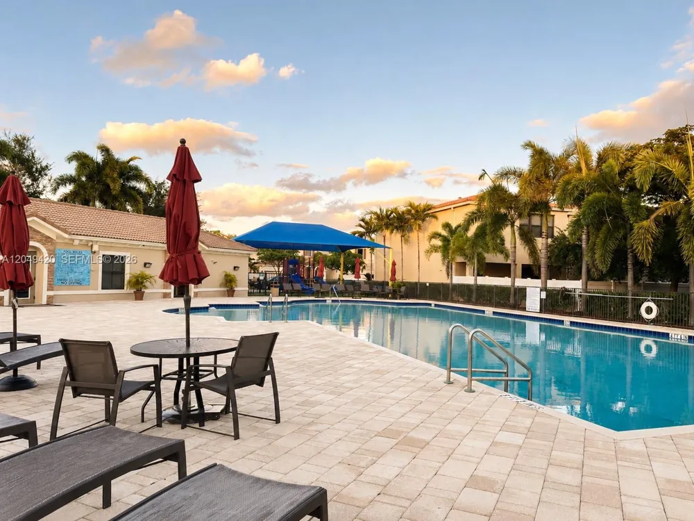 19316 NE 8th Ct Miami, FL 33179
