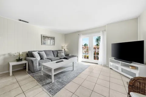 2100 W Beach Drive #APT B202