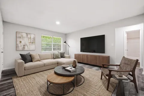 609 Colonial Drive #8