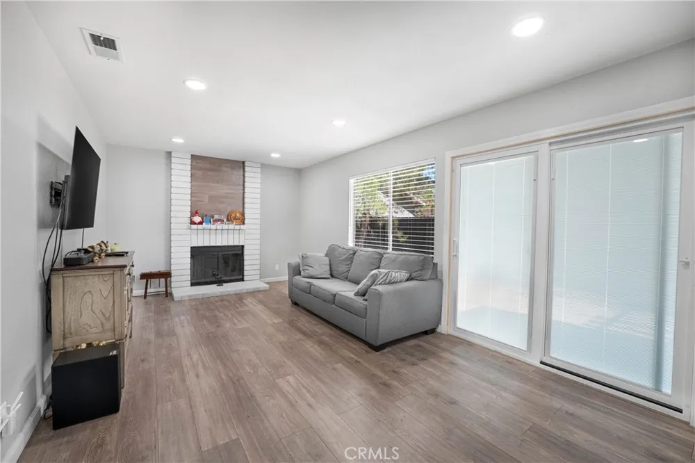 5347 E Avenue R11 Palmdale, CA 93552
