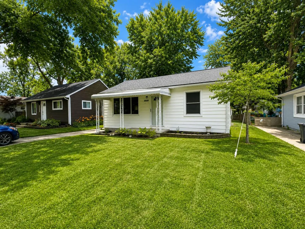 39294 Ormsby Street Clinton, MI 48036