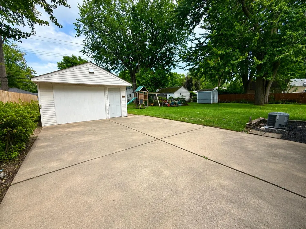 39294 Ormsby Street Clinton, MI 48036