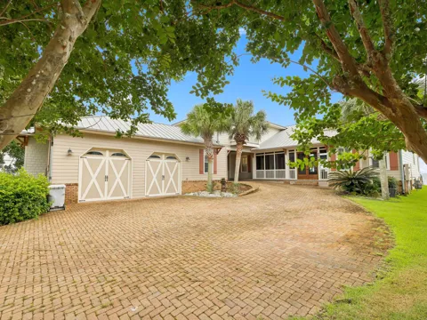 3361 Edgewater Drive