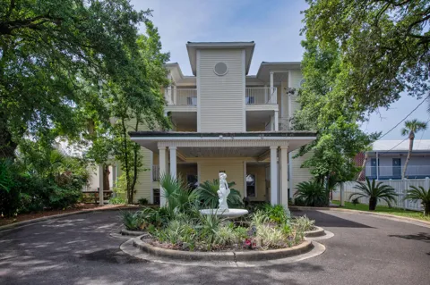 105 SE Brooks Street #3