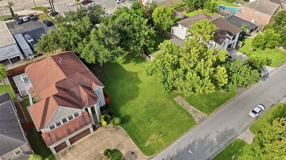 5115 Locust Street Bellaire, TX 77401