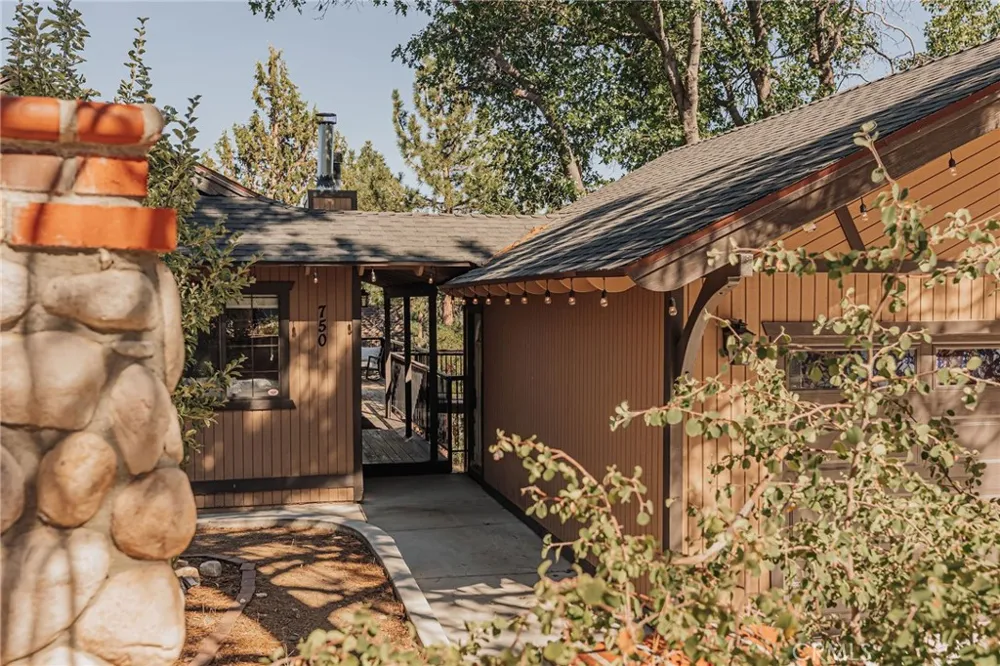 750 Villa Grove Big Bear City, CA 92314