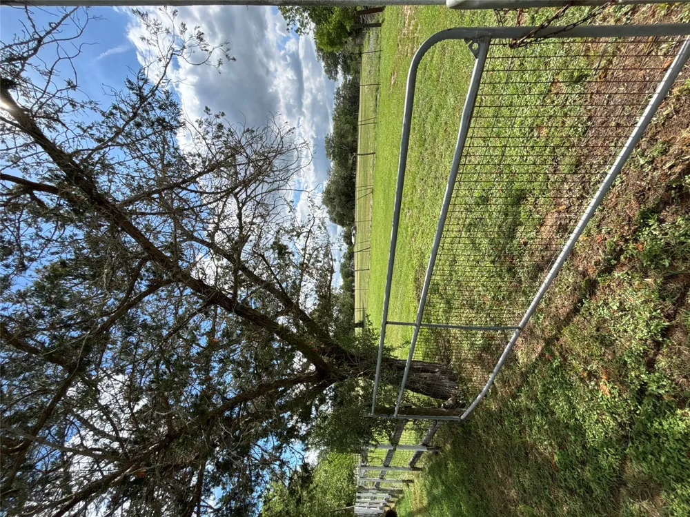 916 Rolling Oaks Drive Luling, TX 78648