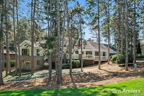 3433 Meadowood Trail Drive SE