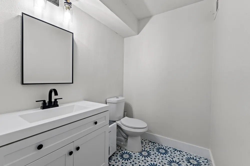 909 Reinli Street #101 Austin, TX 78751