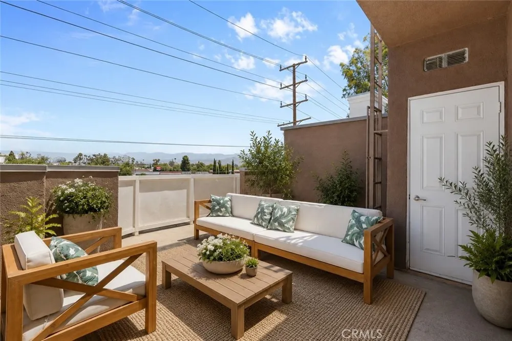 11622 Oxnard Street North Hollywood, CA 91606